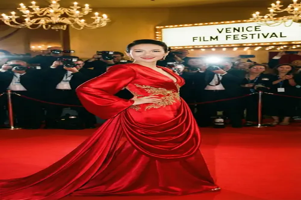 呦呦视频与国际知名女演员合作红毯照片