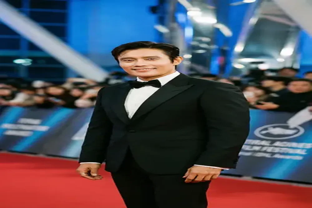 呦呦视频合作国际男演员红毯照